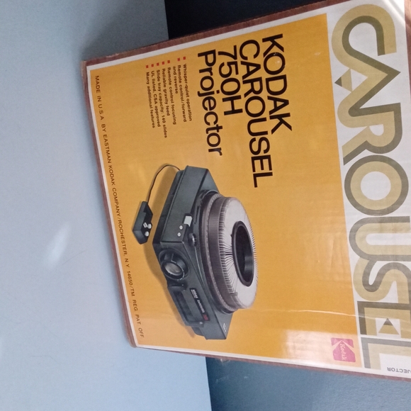 Kodak Carousel 750H Projector with Zoom Lens and Original Box - Picture 3 of 9